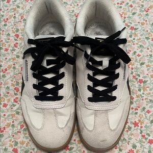 Reebok White and Black Sneakers Women’s Sz 8.5